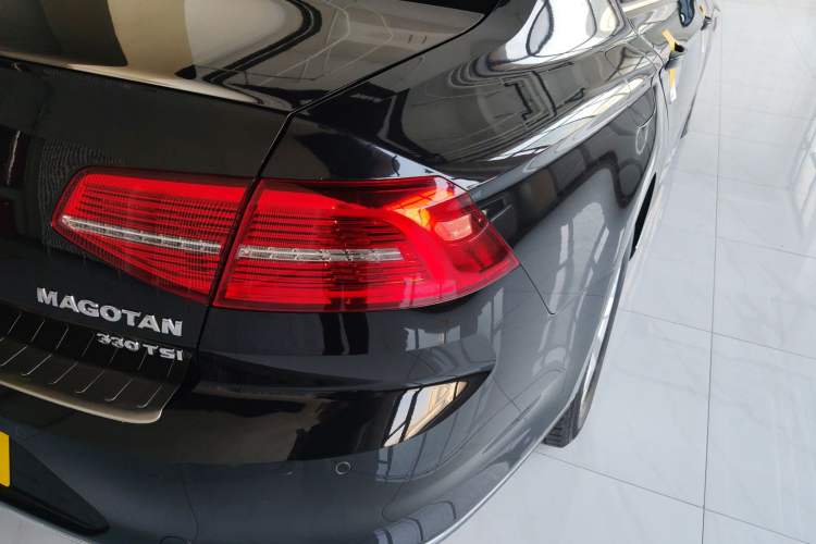 Used Volkswagen Magotan 2017 330TSI DSG Leading Model Exterior 3