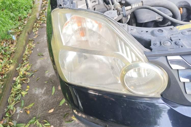 Used Dongfeng Fengdu MX6 2015 2.0L CVT Two-Wheel Drive All-Around Version Right Front Headlight