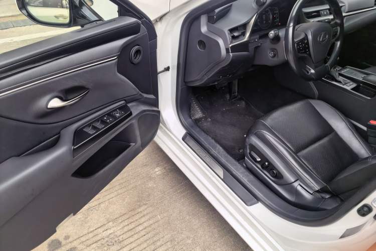 Used Lexus ES 2020 200 Excellence Edition Driver Seat