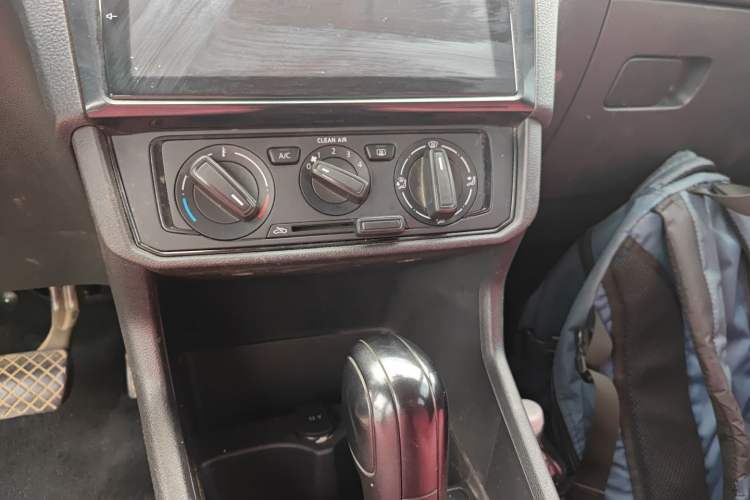 Used Volkswagen Santana 2019 1.5L Automatic Fashion Edition China VI Audio And AC Panel