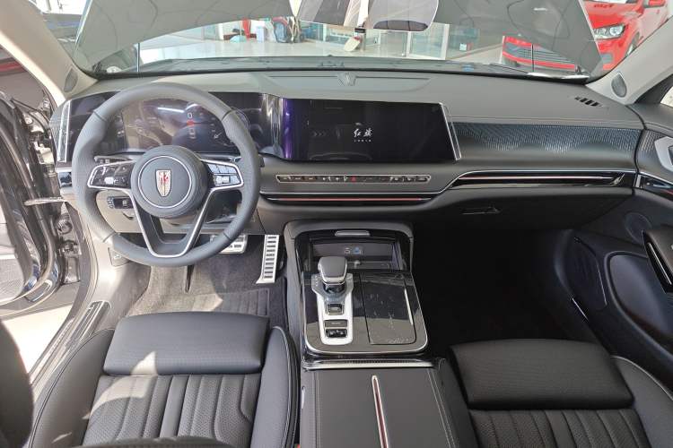 Used Hongqi H9 2025 Model Facelifted 2.0T Two-Wheel Drive Flag-Style Luxury Business Edition, 5 Seats