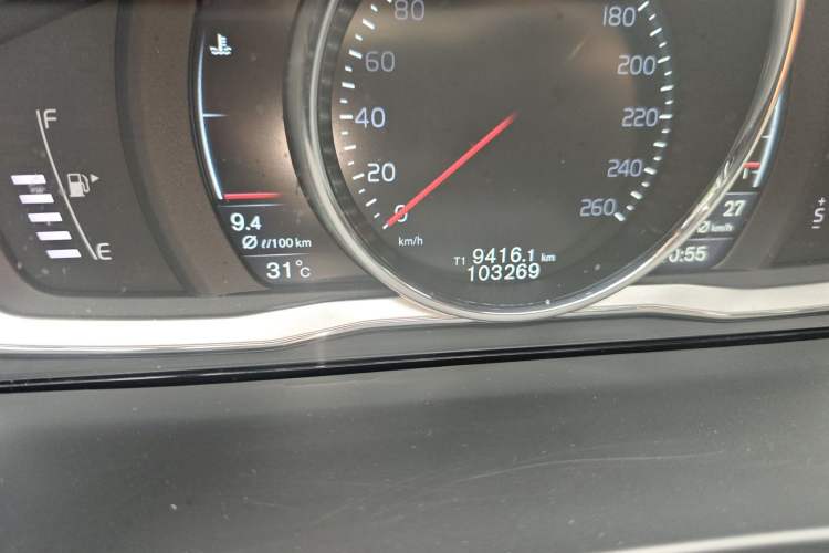 Used Volvo S60 2016 S60L T4 Zhiyuan Edition Odometer Close Up