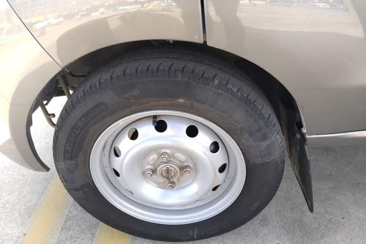 Used Jinbei Hiace X30 2023 1.5L Wealthy Van 2/5-Seater Non-Air-Conditioned Version SWC15M