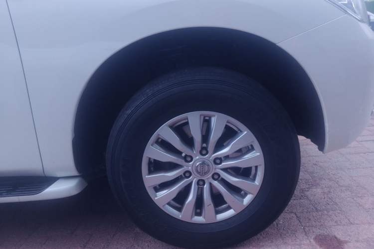 Used Nissan Patrol 2018 4.0L LinkedIn Edition Right Front Wheel Hub