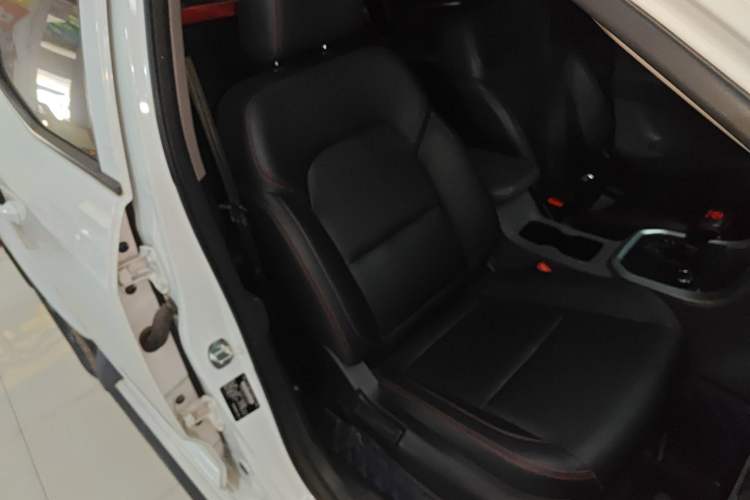 Used SAIC MAXUS T60 2017 2.8T Diesel Automatic 4x4 High-Ride Comfort Edition Standard Cabin China V Emission Standard
