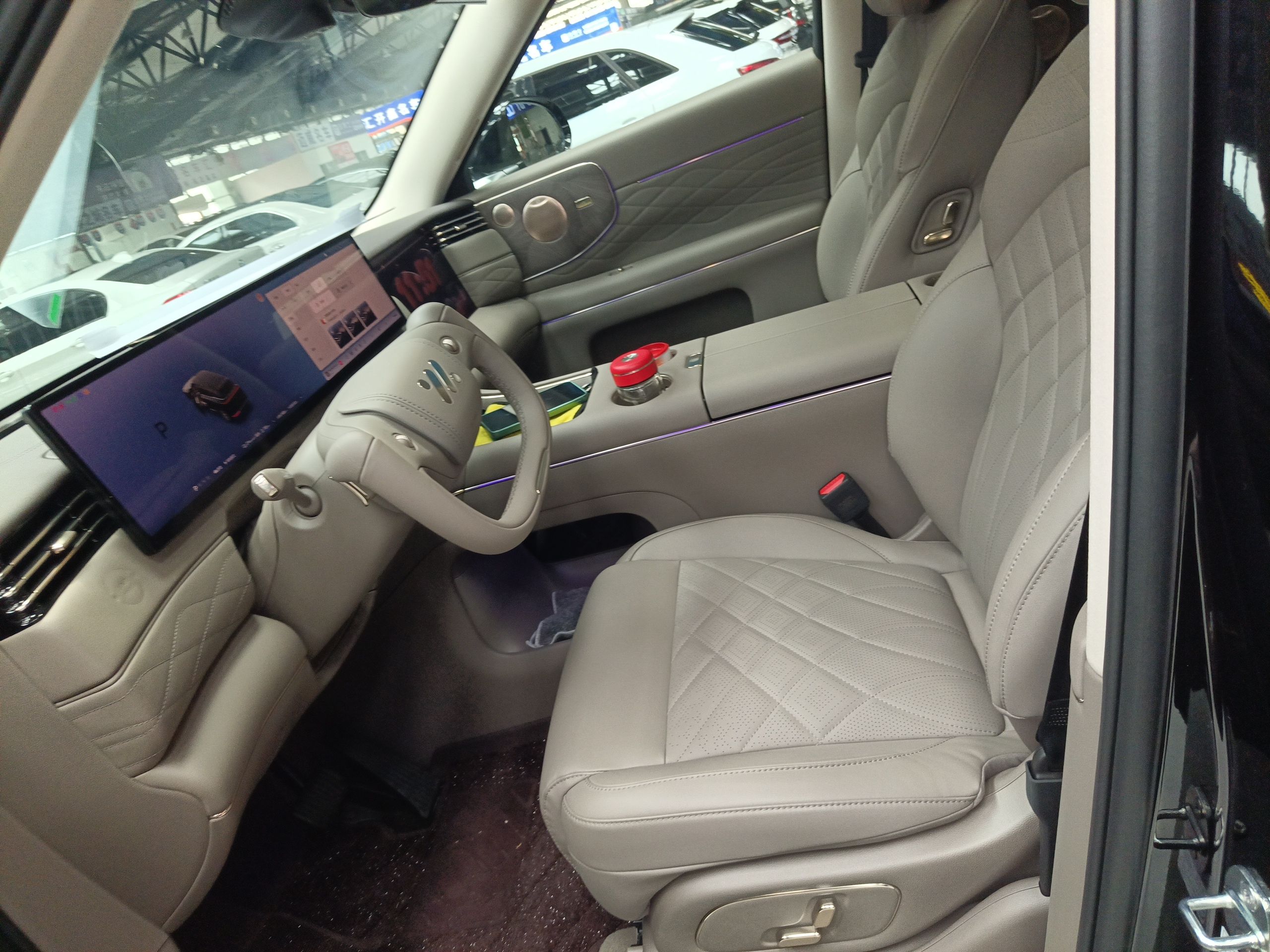 Переднее сиденье в автомобиле