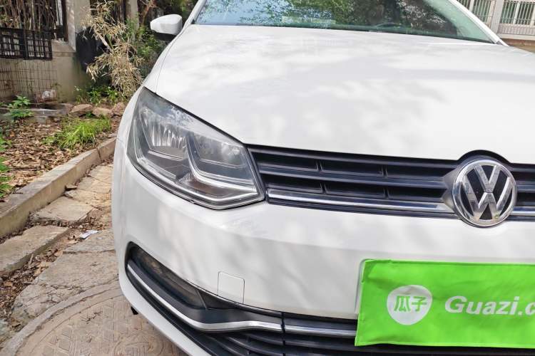 Used Volkswagen Polo 2016 1.6L Automatic Comfort Model Right Front Headlight