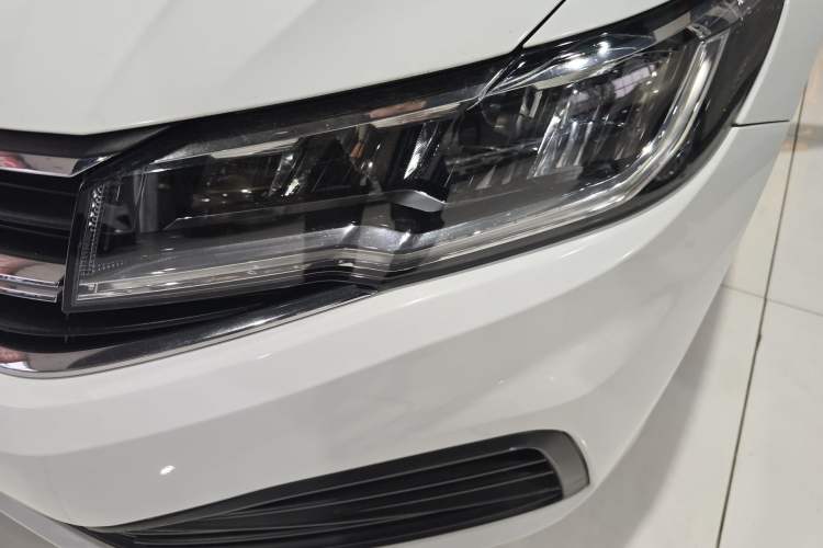 Used Volkswagen Bora 2019 1.5L Automatic Fashion Model Left Front Headlight