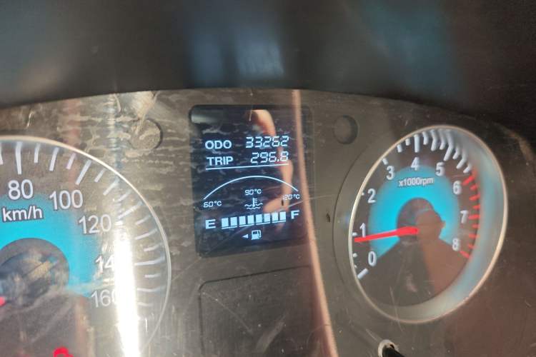 Used Jinbei Gold Hiace M Classic 2024 1.5L Engineering Lion Passenger Vehicle 6 Seats Odometer Close Up