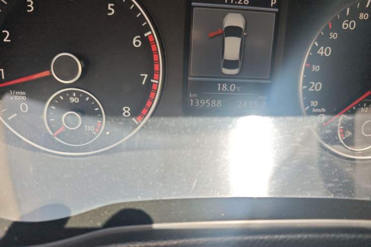 Used Volkswagen Passat 2011 1.8TSI DSG Prestige Edition Odometer Close Up