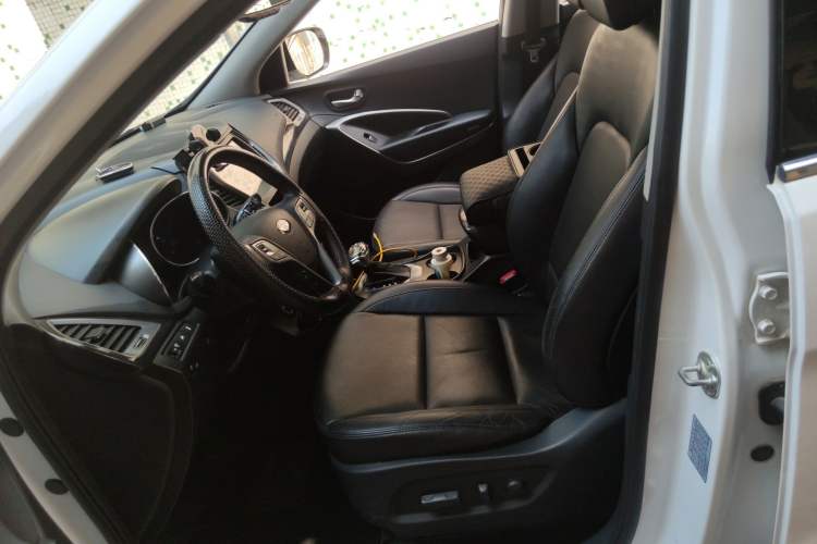 Used Hyundai Santa Fe 2015 2.0T Automatic All-Wheel Drive Smart Version 5 Seats
