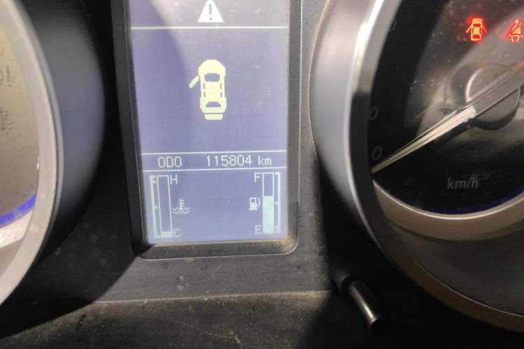 Used Soueast V5 Lingzhi 2013 1.5L Manual Comfort Model CNG Odometer Close Up