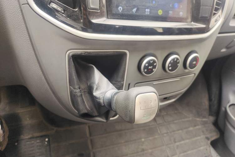 Used SAIC MAXUS Xintu V80 2018 2.5T 6-Speed Manual Aotuntong Facelifted Long Wheelbase Mid-Height 7-Seater Gear Lever