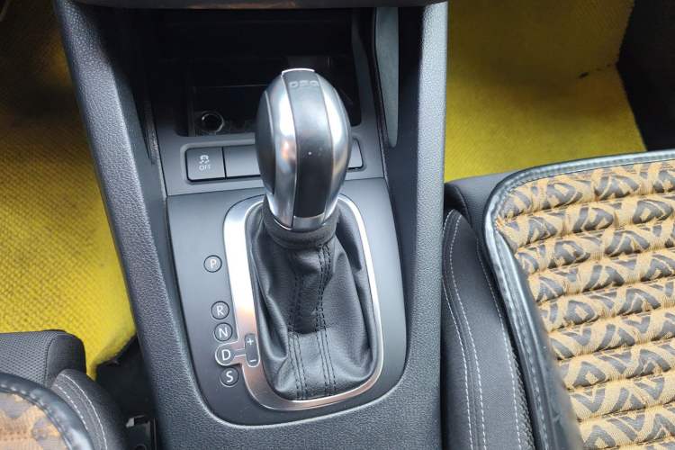 Used Volkswagen Scirocco 2014 1.4 TSI Competition Edition Gear Lever