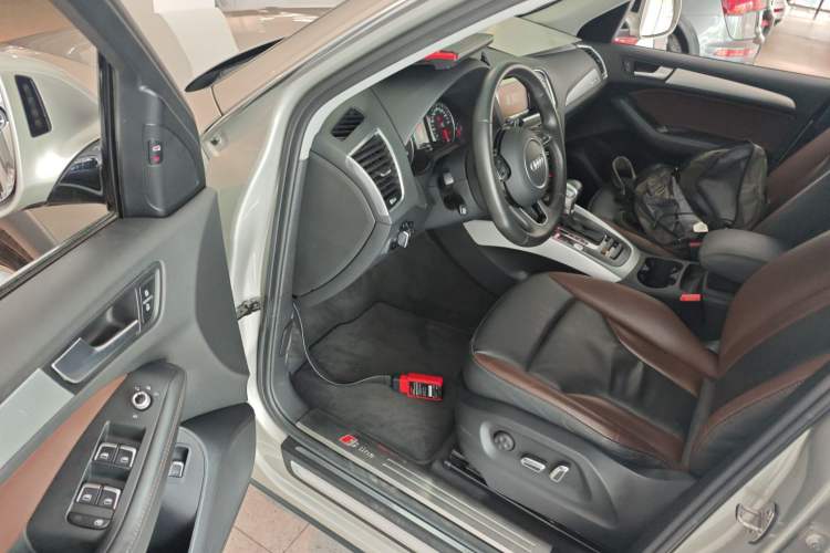 Used Audi Q5 2017 Plus 40 TFSI Technology Model
