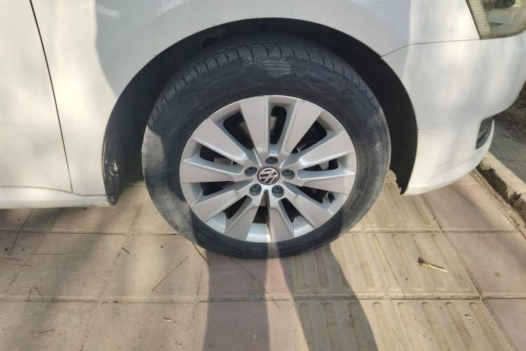 Used Volkswagen Lavida 2013 Restyled Classic 1.6L Automatic Comfort Edition Right Front Wheel Hub