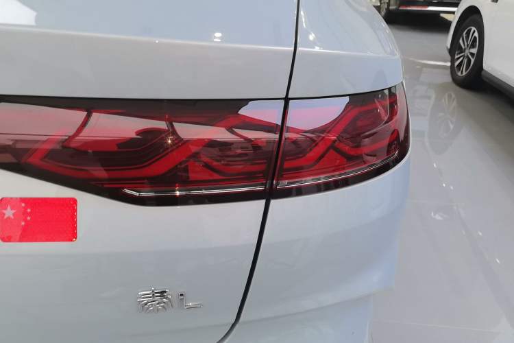 Used BYD Qin L 2024 DM-i 120KM Excellence Model Right Rear Taillight