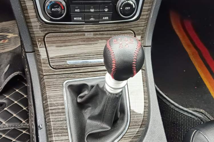 Used Zotye T600 2015 1.5T Manual Luxury Model Gear Lever