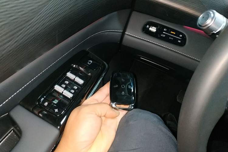 Used Geely Galaxy LEVC L380 2024 100 kWh 6-Seater Two-Wheel Drive Air