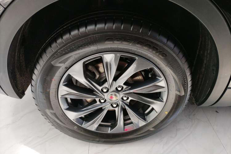 Used Hongqi HS5 2025 2.0T Two-Wheel Drive Flagship Pro Edition Right Rear Wheel Hub