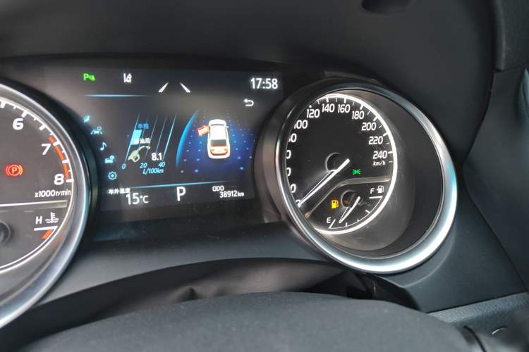 Used Toyota Camry 2021 2.0G Luxury Edition Odometer Close Up