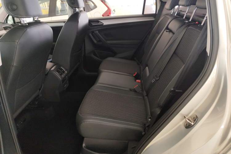 Used Volkswagen Tiguan L 2019 330TSI Automatic Two-Wheel Drive Luxury Edition China V Standard Left Rear Seat