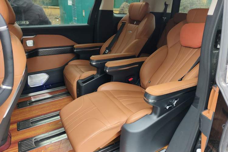 Used Hongqi HQ9 PHEV 2024 2.0T Four-Wheel Drive Business Edition
