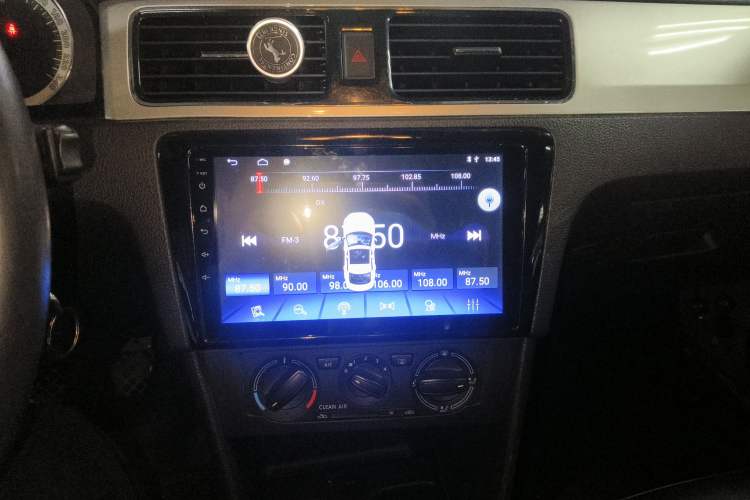 Used Skoda Rapid 2018 1.6L Manual Comfort Edition Audio And AC Panel