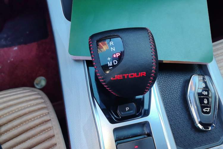 Used JETOUR X70 PLUS 2023 1.6T DCT Stronger 5-Seater Gear Lever