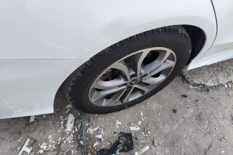 Used Mercedes-Benz C-Class 2018 C 180 L Fashion Edition Sport Version Right Rear Wheel Hub