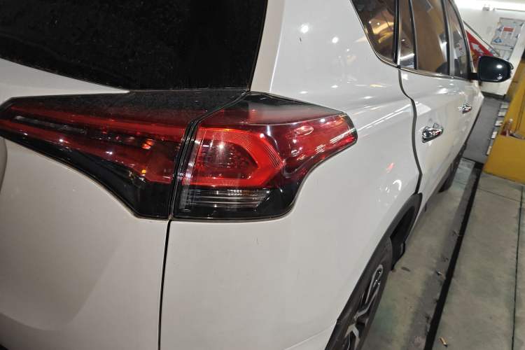 Used Toyota RAV4 2019 2.0L CVT Two-Wheel Drive ZhiShang Version China VI Standard
