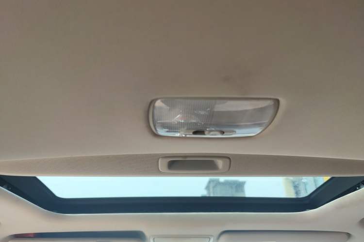 Used Honda CR-V 2016 2.0L two-wheel drive Urban Edition Headliner