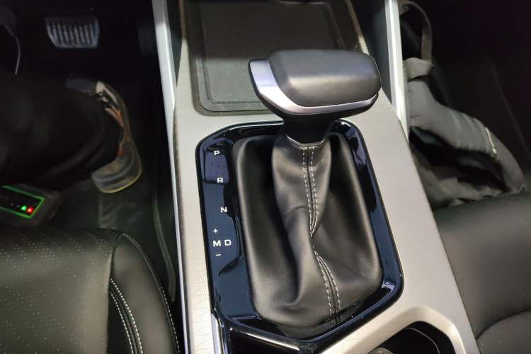 Used Geely Auto Emgrand 2023 4th Generation Champion Edition 1.5L CVT Luxury Model Gear Lever