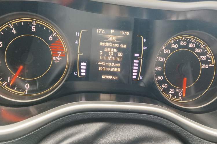 Used Jeep Cherokee 2016 2.4L Professional Edition Odometer Close Up