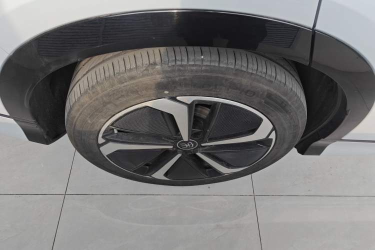 Used BYD Song L EV 2025 Intelligent Driving Version 662 km LiDAR Excellence Edition Right Rear Wheel Hub