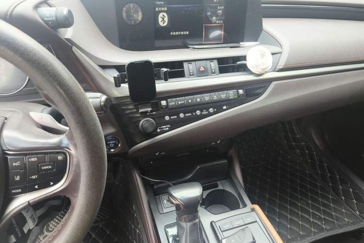 Used Lexus ES 2020 300h Premier Edition