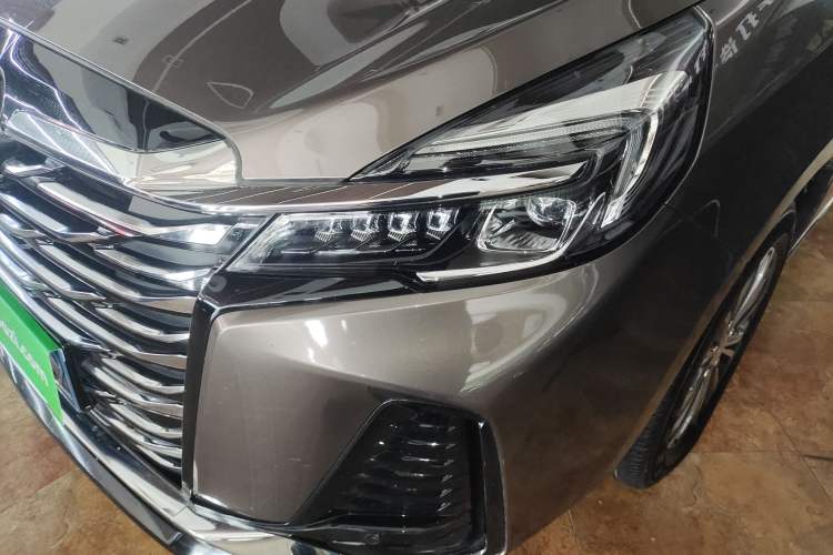 Used Buick GL8 2023 Facelifted Land Cruiser Executive Luxury Version Left Front Headlight