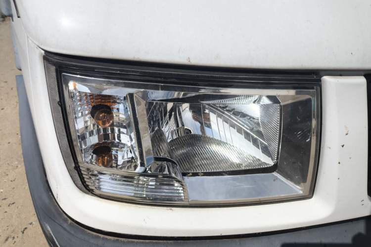 Used Iveco Daily 2017 2.5T A35 Passenger Van 5-7 Seats Model 47Z5
