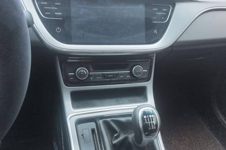 Used Geely Auto Emgrand GL 2018 1.8L Manual Elite Smart Connectivity Version
