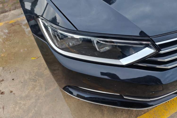 Used Volkswagen Magotan 2018 330TSI DSG Advanced Model Right Front Headlight