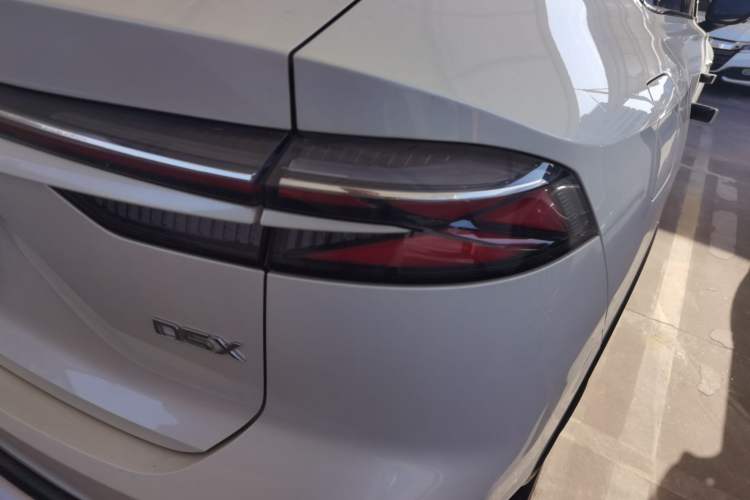 Used Roewe D5X DMH 2024 135 Tech Edition