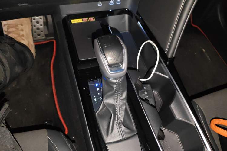 Used Toyota Camry 2024 Dual-Motor 2.0HS Sport Edition Gear Lever