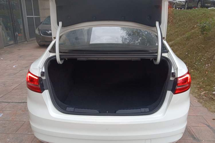 Used Ford Escort 2017 Happy Edition 1.5L Manual Fashion Model