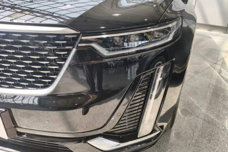 Used Cadillac XT6 2022 2.0T Six-Seater Two-Wheel-Drive Luxury Version Left Front Headlight