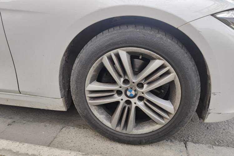 Used BMW 3 Series 2017 320Li Fashion Model Right Front Wheel Hub