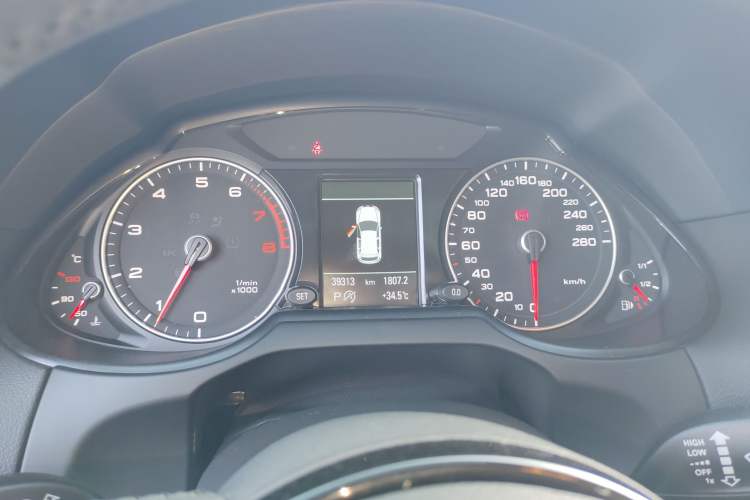 Used Audi Q5 2018 Collector's Edition 40 TFSI Technology Model
