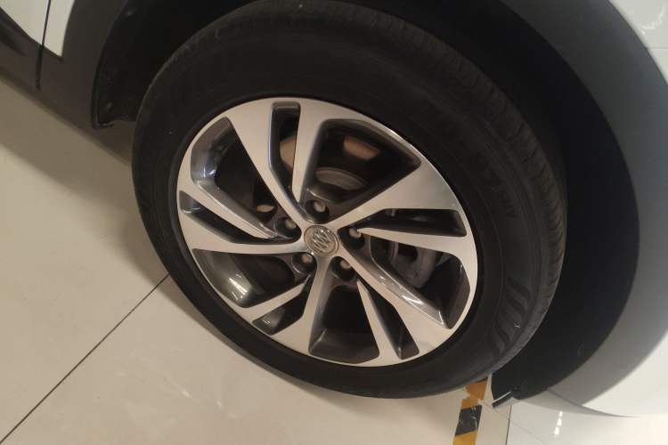 Used Buick Envision 2020 Encore S 652T Two-Wheel Drive Luxury Model Right Front Wheel Hub