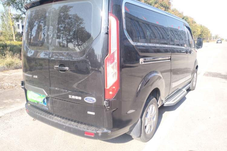Used Ford Transit 2022 2.0T Gasoline Automatic Multi-Function Commercial Vehicle Mid-axle Low-Roof Design with Dual Rear Doors Meeting China VI Emission Standards
