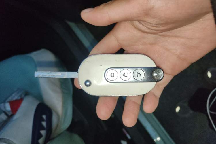 Used Wuling Hongguang MINIEV 2022 Macaron Premium Model – Lithium Iron Phosphate Vehicle Key