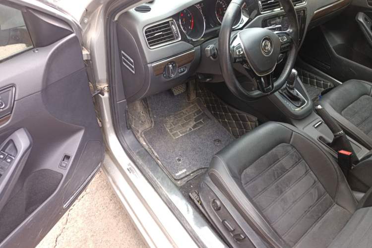 Used Volkswagen Sagitar 2017 230TSI Automatic Luxury Edition